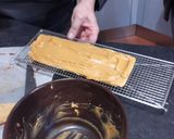 Une image de l'étape 5 de Bûche entremet poire, caramel au beurre salé & Vanille.