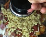 Foto langkah ke 4 dari resep Pizza Roti Tawar Teflon.