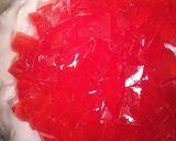 Foto langkah ke 2 dari resep Salad Strawberry Flavour Jelly Dessert.
