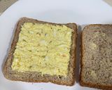 Gambar langkah 2 resipi Sandwich telur.