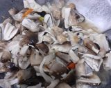 Foto langkah ke 3 dari resep Tumis jamur sawit.