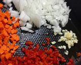 Foto del paso 1 de la receta: Guiso de Arroz con Pollo Azafranado