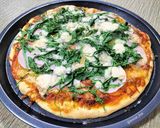 Foto del paso 6 de la receta: Pizza trufada de pavo, rúcula y queso tostado
