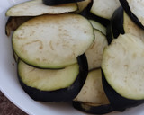 Foto del paso 1 de la receta: Chips de berenjena fritas