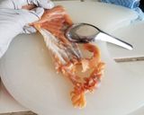 Hình bước làm 3 của món Sườn cây nướng, chả từ da cá hồi, ruốc cá hồi