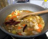 รูปขั้นตอนการทำที่ 4 ของ ข้าวแกงกะหรี่ไก่ไข่ข้น