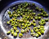 A picture of step 3 of Sundakkai (turkey berry) thogaiyal.