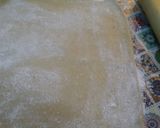 Foto del paso 2 de la receta: Medialunas con falso hojaldre fácil y económico (sin manteca)