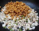 A picture of step 2 of Bánh Bột Lọc (Vietnamese Tapioca Dumplings).