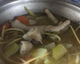 Foto del paso 2 de la receta: Consomé de patita de pollo al estilo de mi abuela!!
