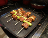 [日式料理] 日式黑椒牛柳串燒（附簡易黑椒醬作法）的食譜步驟5照片
