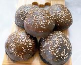 Hình bước làm 5 của món Hamburger nguyên cám tinh than tre