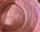 Foto del paso 5 de la receta: Bienvenidos a la Navidad🎄. Helado con macarrones y salsa de frutos rojos