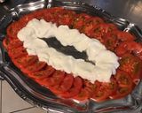 Une image de l'étape 4 de Salade de tomates roses à la mozzarella di buffala, persil et crème de balsamique.