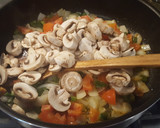 Foto del paso 4 de la receta: Guiso de hongos, acelgas y poblanos