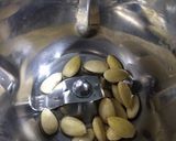 A picture of step 5 of Broccoli Almond soup.