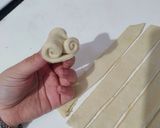 Foto del paso 7 de la receta: Cuernitos de grasa