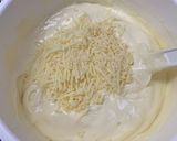 Foto langkah ke 6 dari resep Bolu Hongkong Topping Keju.