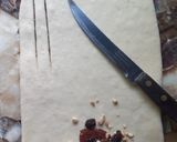 Foto del paso 4 de la receta: Pan "ovillo de lana" relleno con membrillo, pasas de uva y maní💜
