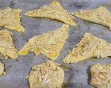 Foto del paso 8 de la receta: Hojaldres rellenos de mazapán