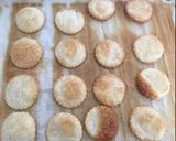 Foto del paso 2 de la receta: Canapés fáciles de salmón con base de hojaldre