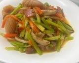 芹魷獨鐘-芹菜炒魷魚的食譜步驟7照片