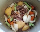 Hình bước làm 3 của món Nikujaga - Thịt bò hầm khoai tây