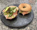 Foto del paso 2 de la receta: Bagel de salmón ahumado