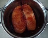 Hình bước làm 1 của món Ức gà áp chảo & salad bắp cải