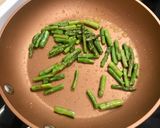 Foto del paso 4 de la receta: Revuelto de gambas al ajillo y trigueros frescos