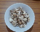 A picture of step 1 of Mushroom curry.