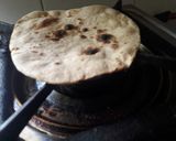कढईतली तंदुरी रोटी (kadhai tandoori roti recipe in marathi) रेसिपी स्टेप 5 फोटो 