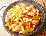 Foto del paso 6 de la receta: Judías blancas de bote con papada, borraja, setas y huevos tontos