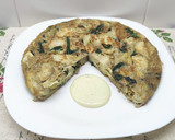Foto del paso 4 de la receta: Tortilla de alcachofas y espinacas con alioli de aguacate