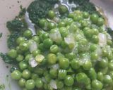 Foto del passaggio 4 della ricetta Riso basmati con spinaci e piselli