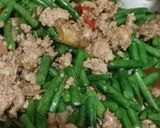 Foto langkah ke 5 dari resep Tumis Baby Buncis Ayam Cincang.