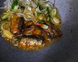 Gambar langkah 2 resipi Nasi Goreng Sardin.