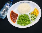 White rice with stew and saladmatakin girki8 hoto
