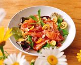 Hình bước làm 3 của món Salad Cá Hồi Ngâm Tương Sốt Dầu Dấm
