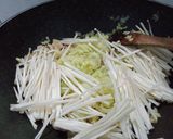 Foto langkah ke 3 dari resep Tumis Kulit jagung muda jamur enoki.