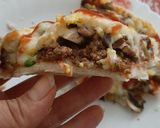 عکس مرحله 3 از دستور پیتزا با گوشت چرخ کرده🍕