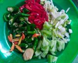 Foto langkah ke 2 dari resep Oseng Ikan Asin Klotok.