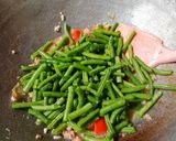 Foto langkah ke 3 dari resep Tumis Baby Buncis Daging Cincang.