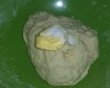 Foto langkah ke 2 dari resep Donat Balut Gula Palem.