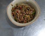 รูปขั้นตอนการทำที่ 1 ของ หมูผัดสะตอรสจัดจ้าน! #redtable