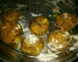 A picture of step 3 of Aaloo paratha.