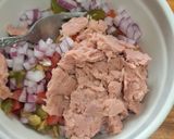 Foto del paso 2 de la receta: Aguacate relleno de atún