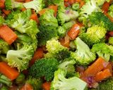 Foto del paso 3 de la receta: Wok de vegetales con soya texturizada y flor de aguacate
