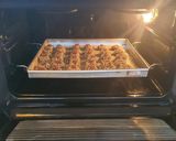 Foto langkah ke 4 dari resep Pineapple Thumbprint Cookies.
