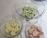 A picture of step 7 of Three colors Imo-mochi (Potato rice cake).